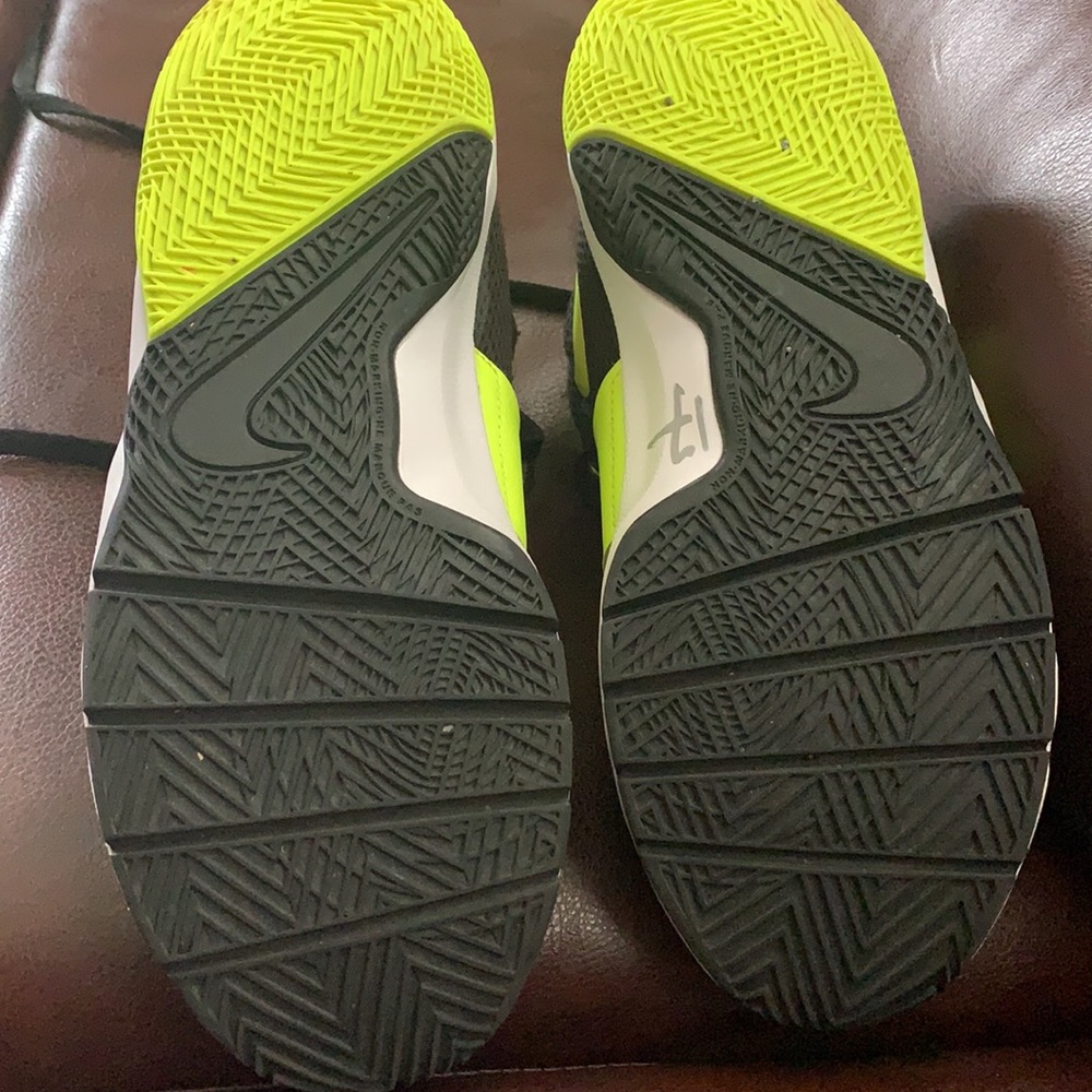 Preowned size 6Y Nike team hustle - Picture 8 of 12